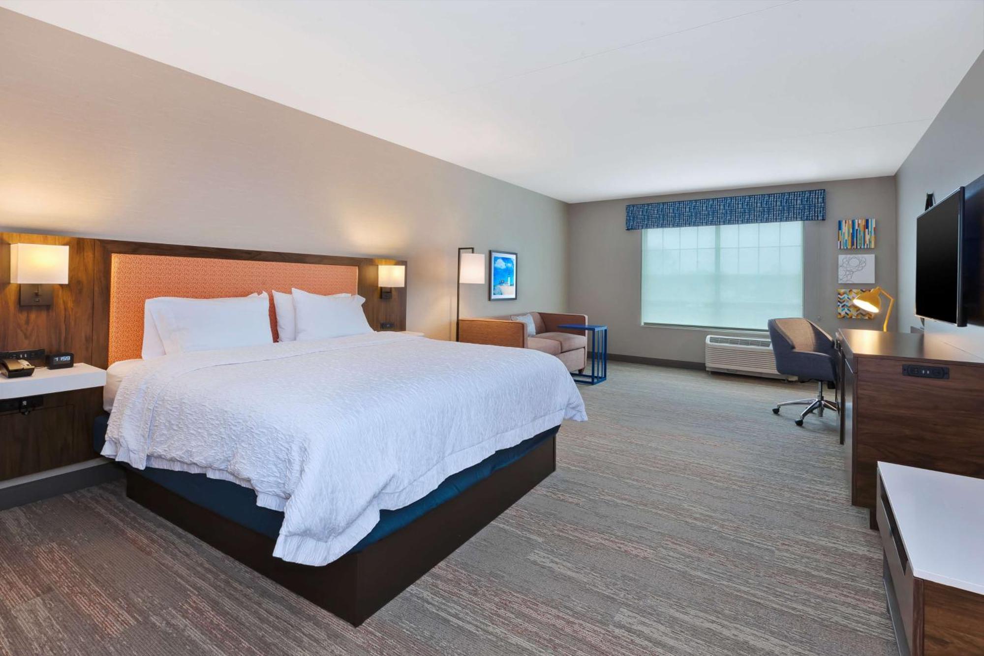 Hampton Cape Cod Canal Hotel