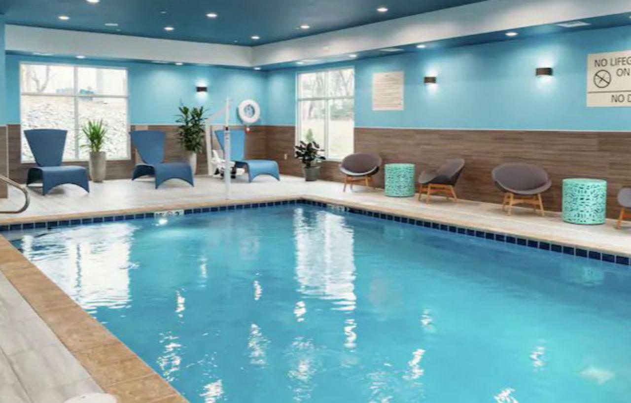 Hampton Cape Cod Canal Hotel 3*